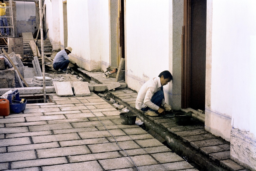 Paving the floor of a lane with granite slabs, 1986.