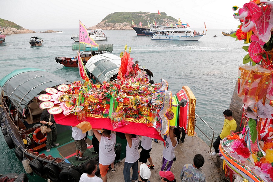 仪式的神圣媒介：探究香港渔民祭祀与扎作技艺