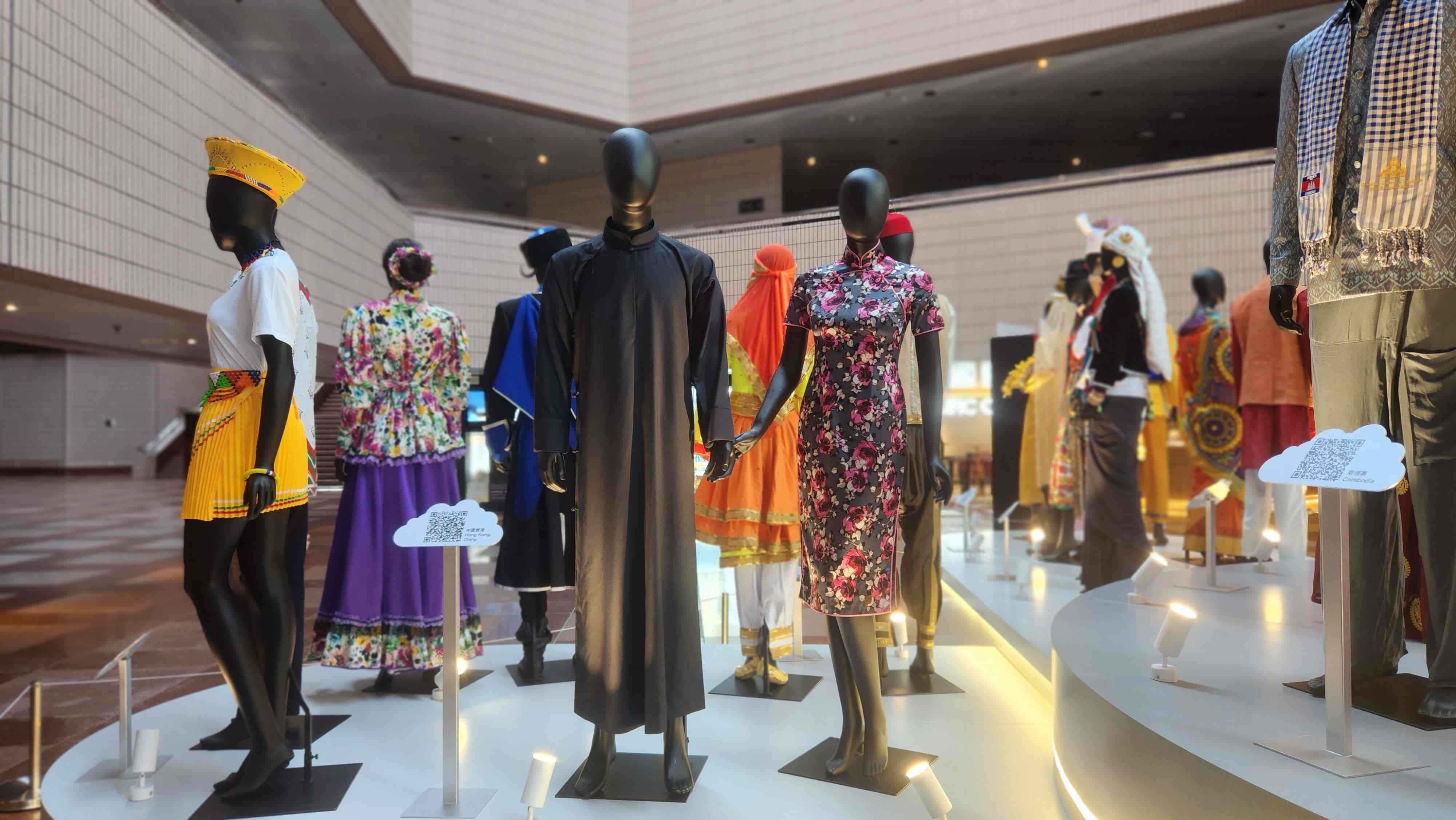 亚裔艺采+ 2025：盛舞动影—民族服饰展