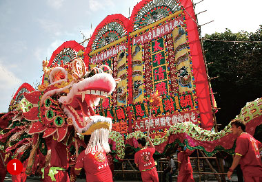Dragon dance performed in the Jiao Festival of Yuen Kong Village of Pat Heung, 2010