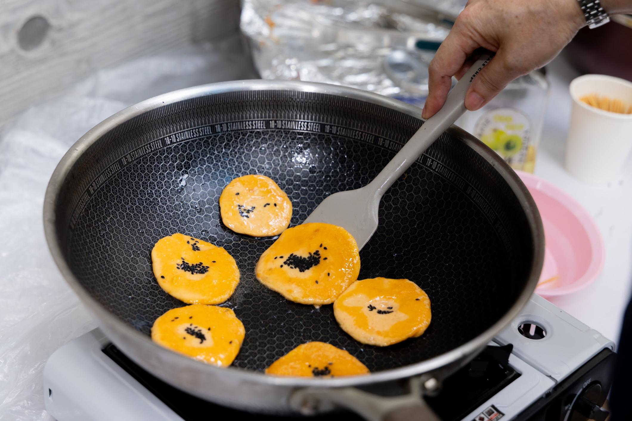 Wandering around Sheung Shui Wai- Rice Cookie and Sweet Potato Cake Workshop and Guided Tour Wandering around Sheung Shui Wai- Rice Cookie and Sweet Potato Cake Workshop and Guided Tour